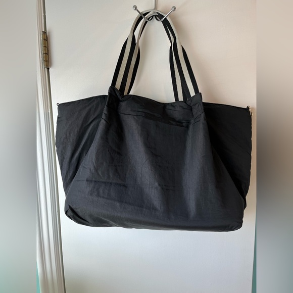 Stella & Dot Zip It Large Tote - Picture 1 of 7